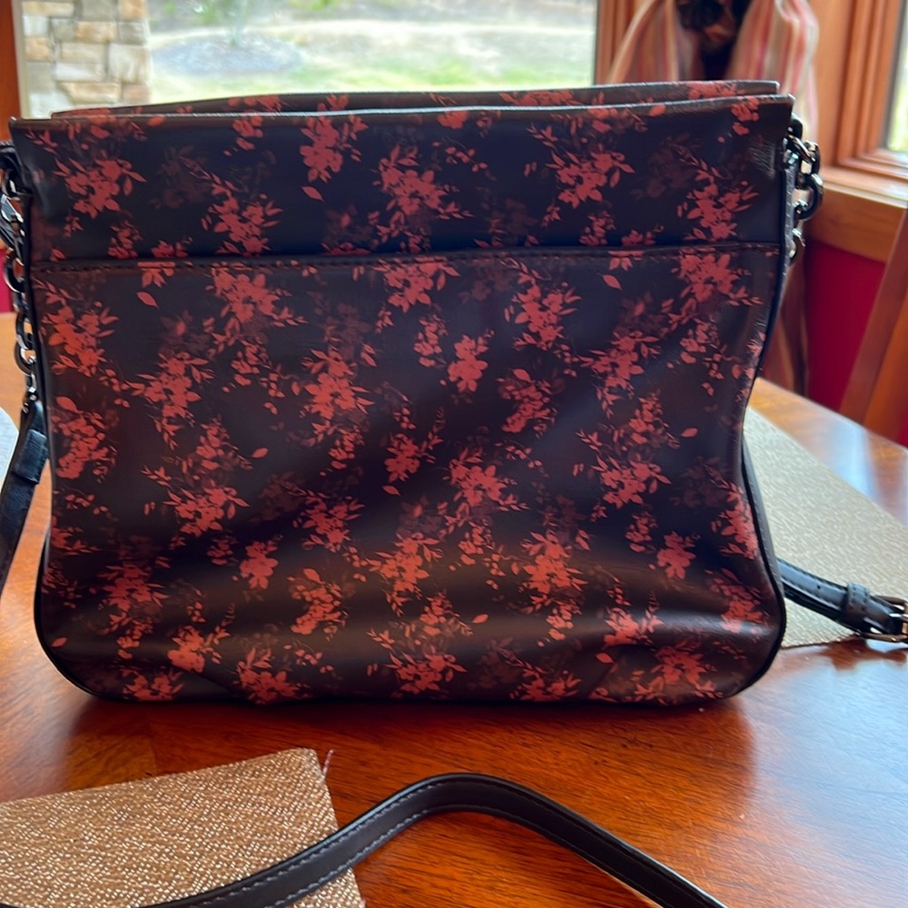 Vera Wang crossbody purse